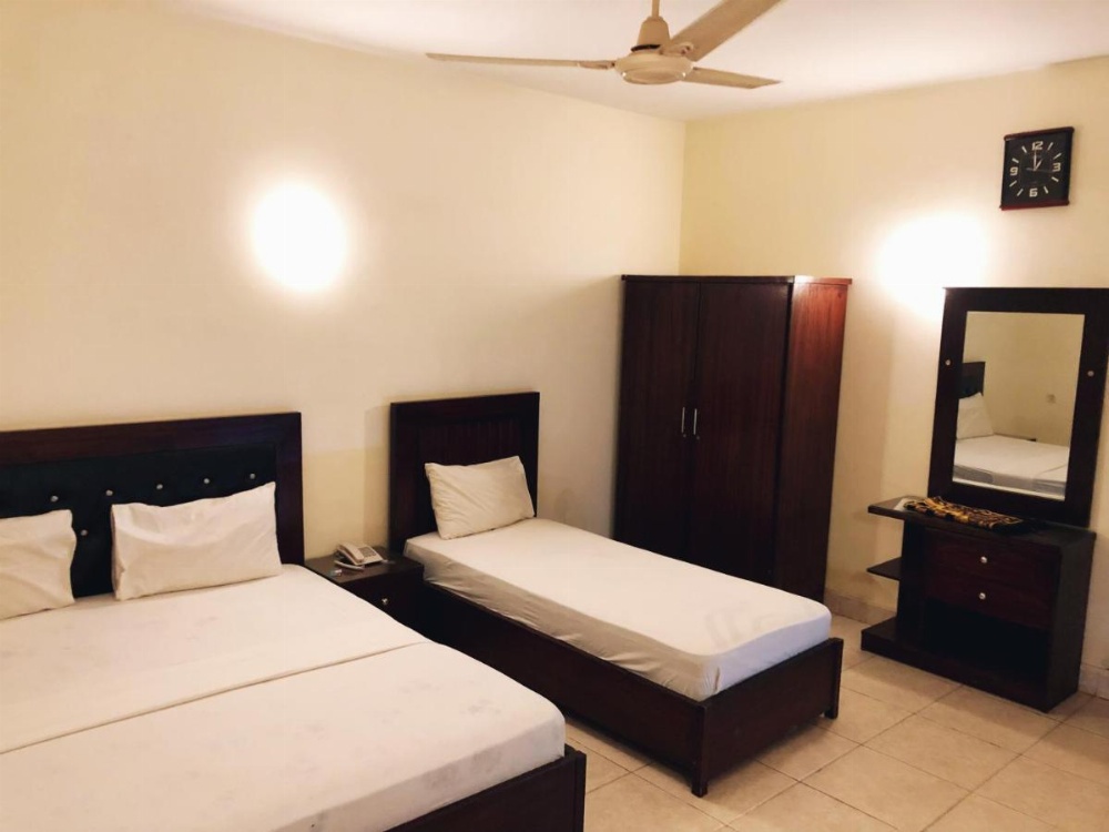 Room image 4